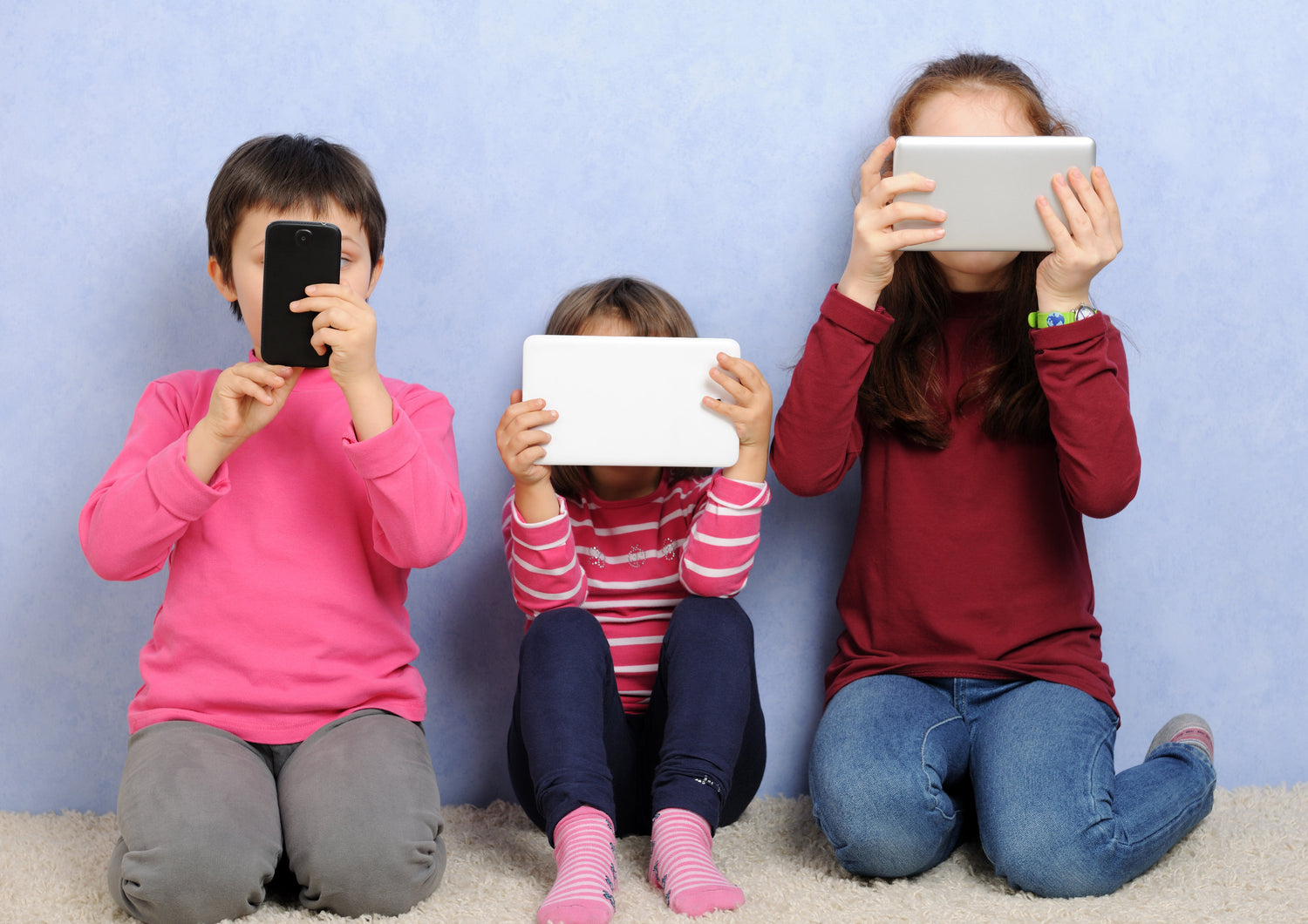 Signs Your Child Is Addicted to Screens and How to Solve This Issue